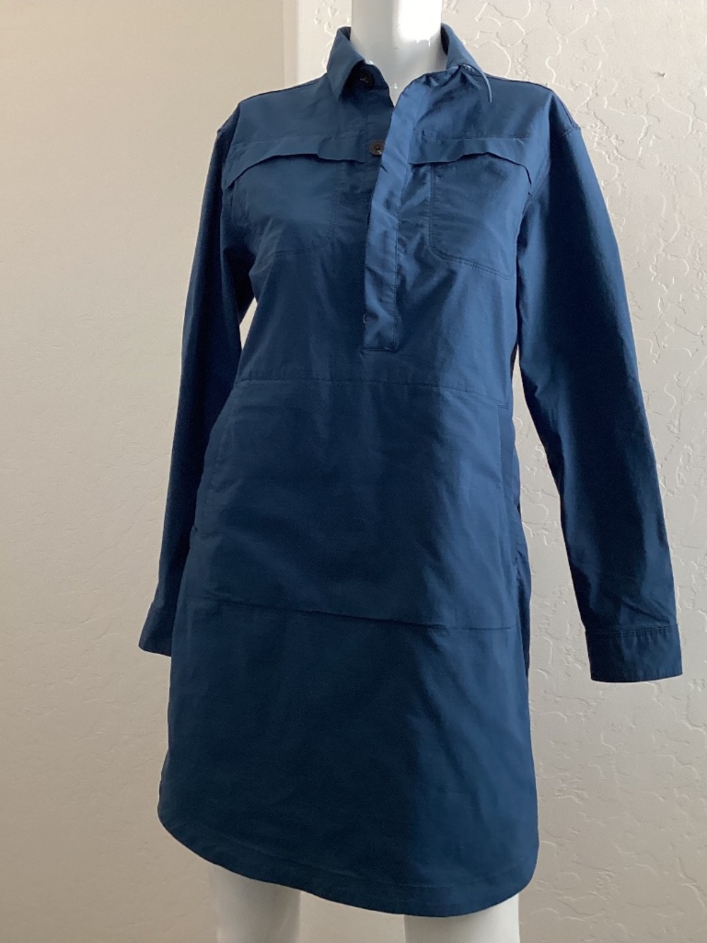 Title 9 in excellent condition, size small, blue, long sleeves, kangaroo pocket